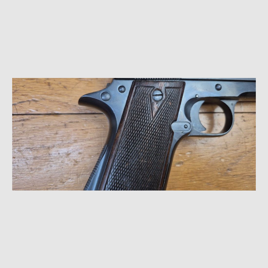 Sehr schöner Pistol Star B – Der gelungenste Klon des 1911 – Kal. 9 x19 – Waffe, die von der Wehrmacht übernommen wurde – Sehr schöne Fertigung aus Eibar von 1943 – Militärwaffe – Mechanischer und ästhetischer Zustand mehr als sehr schön – TBE++/TBE+++, Bild 19 von 24