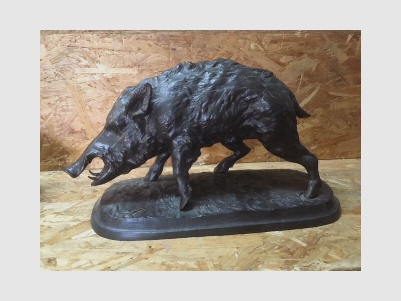 Lovergreen groe Bronzestatue Motiv grunzender Keiler