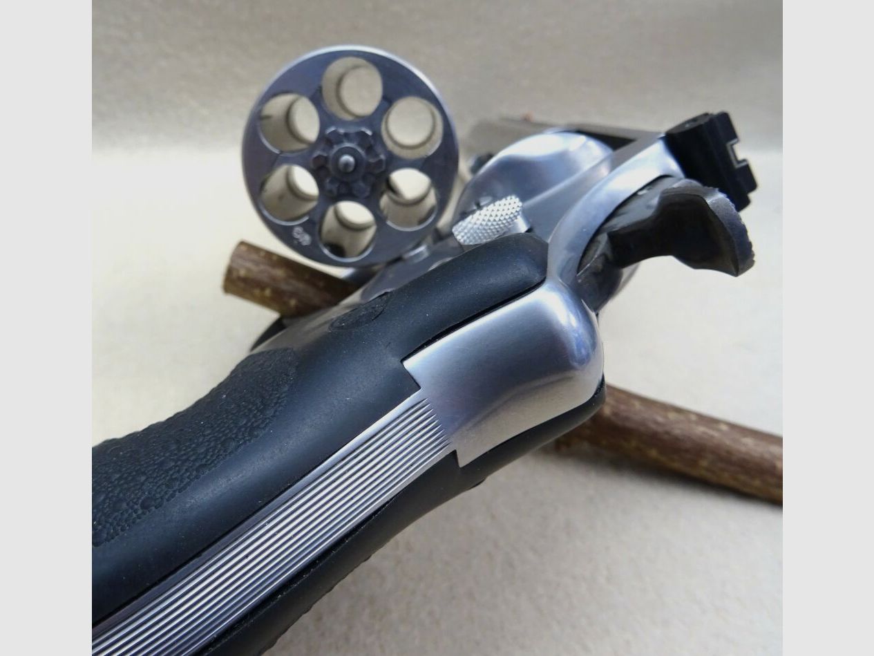 Smith & Wesson 629 Classic DX