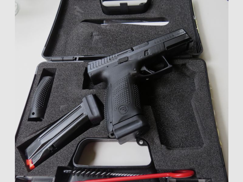 Neue Brünner CZ P10-C Kal. 9mm Para mit 3 17er Magazinen