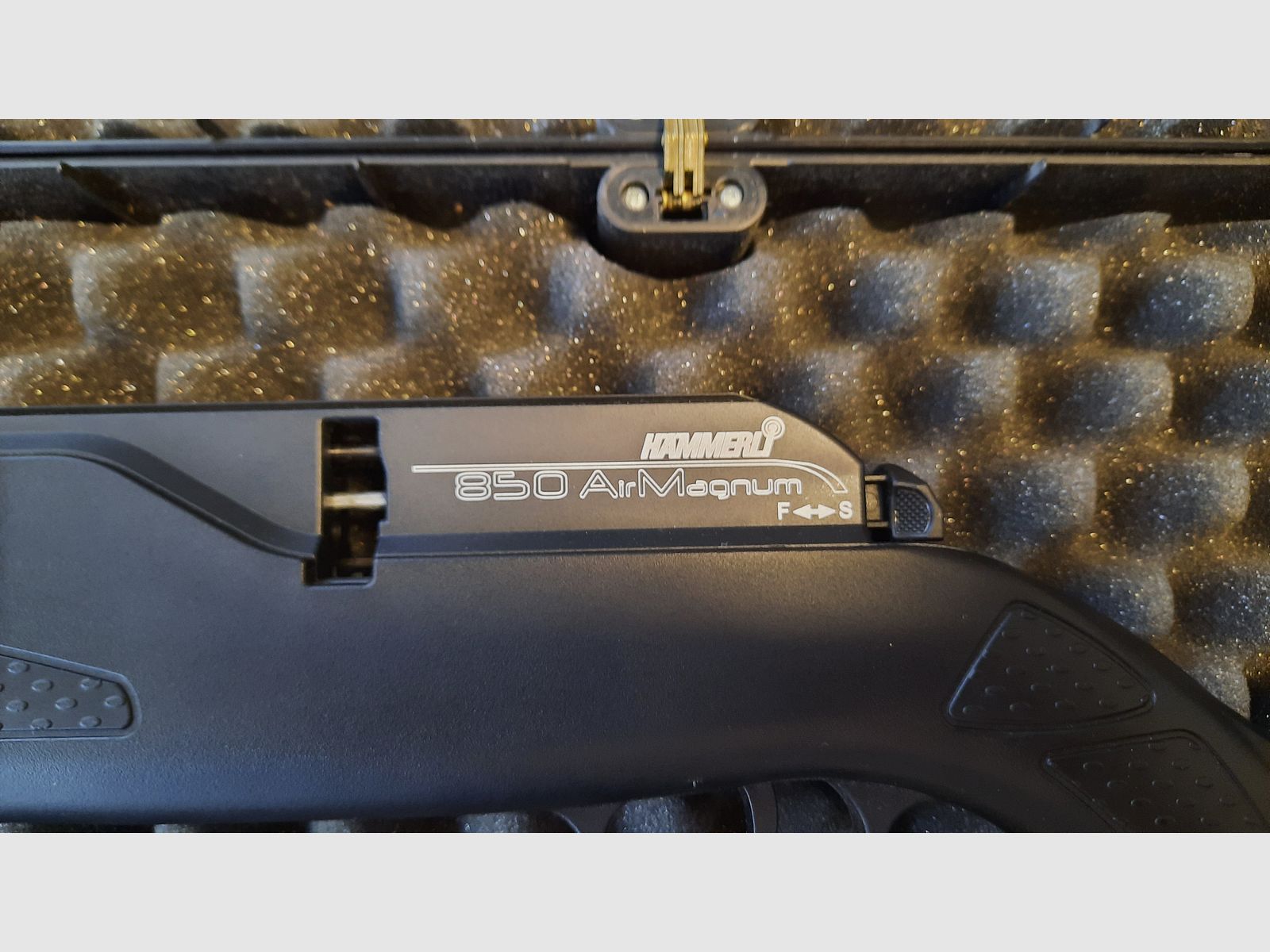 Hämmerli UMAREX 850 AIR MAGNUM - 4,5 mm Diabolo (P18) + Zielfernrohr + Koffer inklusive 2 Zahlenschlösser