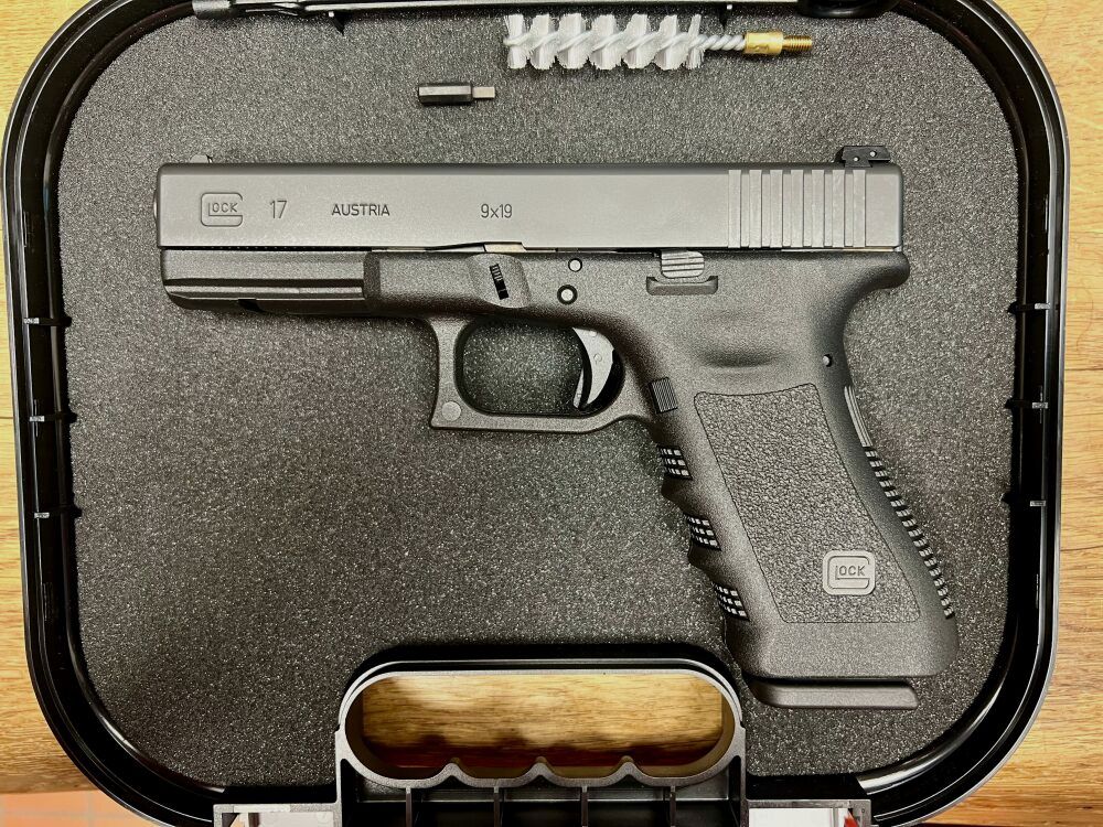 Glock 17 Gen 3 mit Koffer und Zubehör