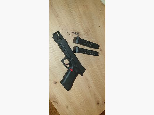 Glock17 Gen.4, avec détente Timney réglable, deux chargeurs et accessoires