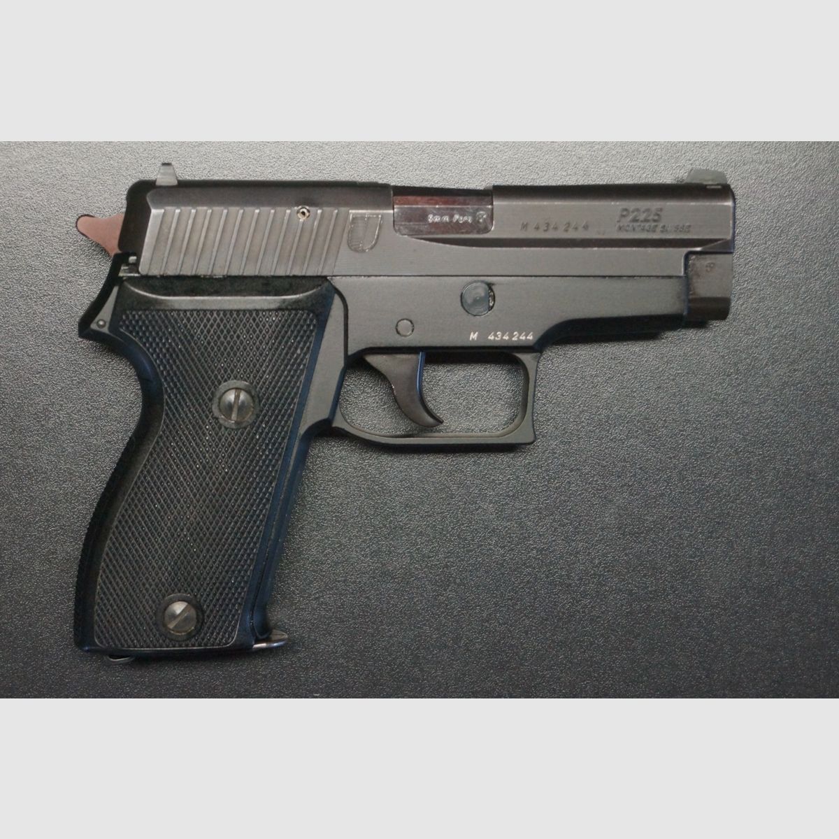 Sig Sauer P225, image 1 of 5