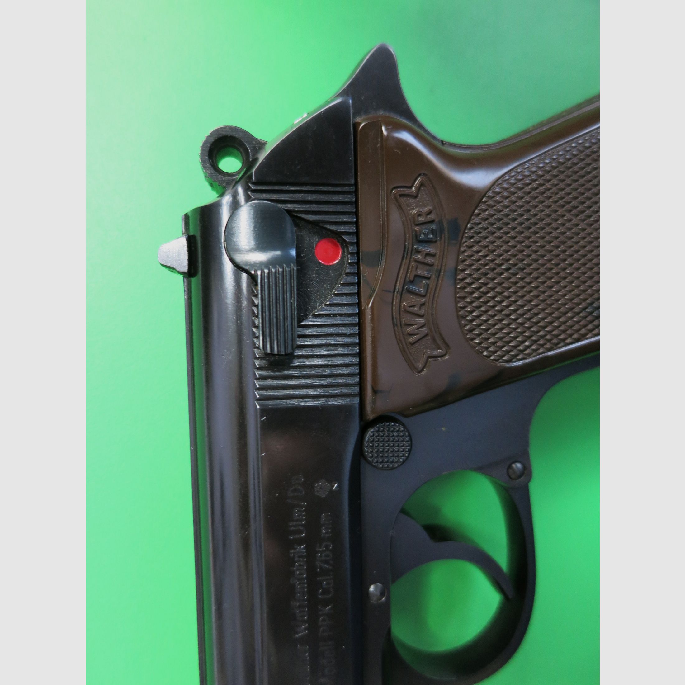 Pistola semiautomatica, Walther PPK, cal. 7,65 mm Browning, impugnature marroni       #81