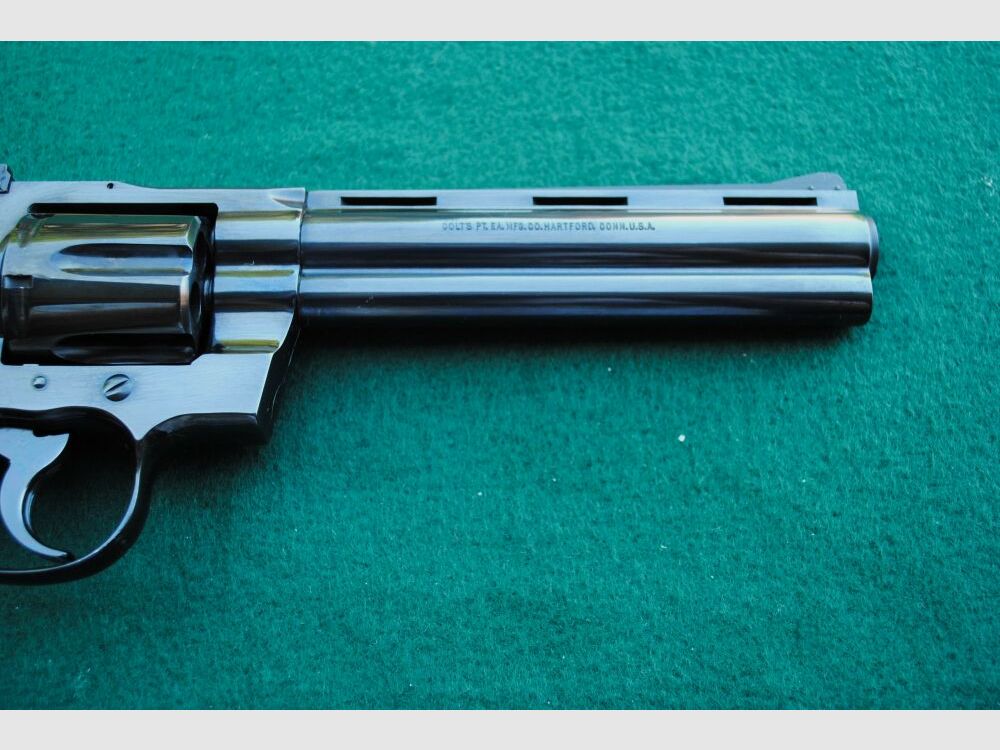 Colt Python, prova 74, lunghezza canna 6", impugnature originali, mai sparato