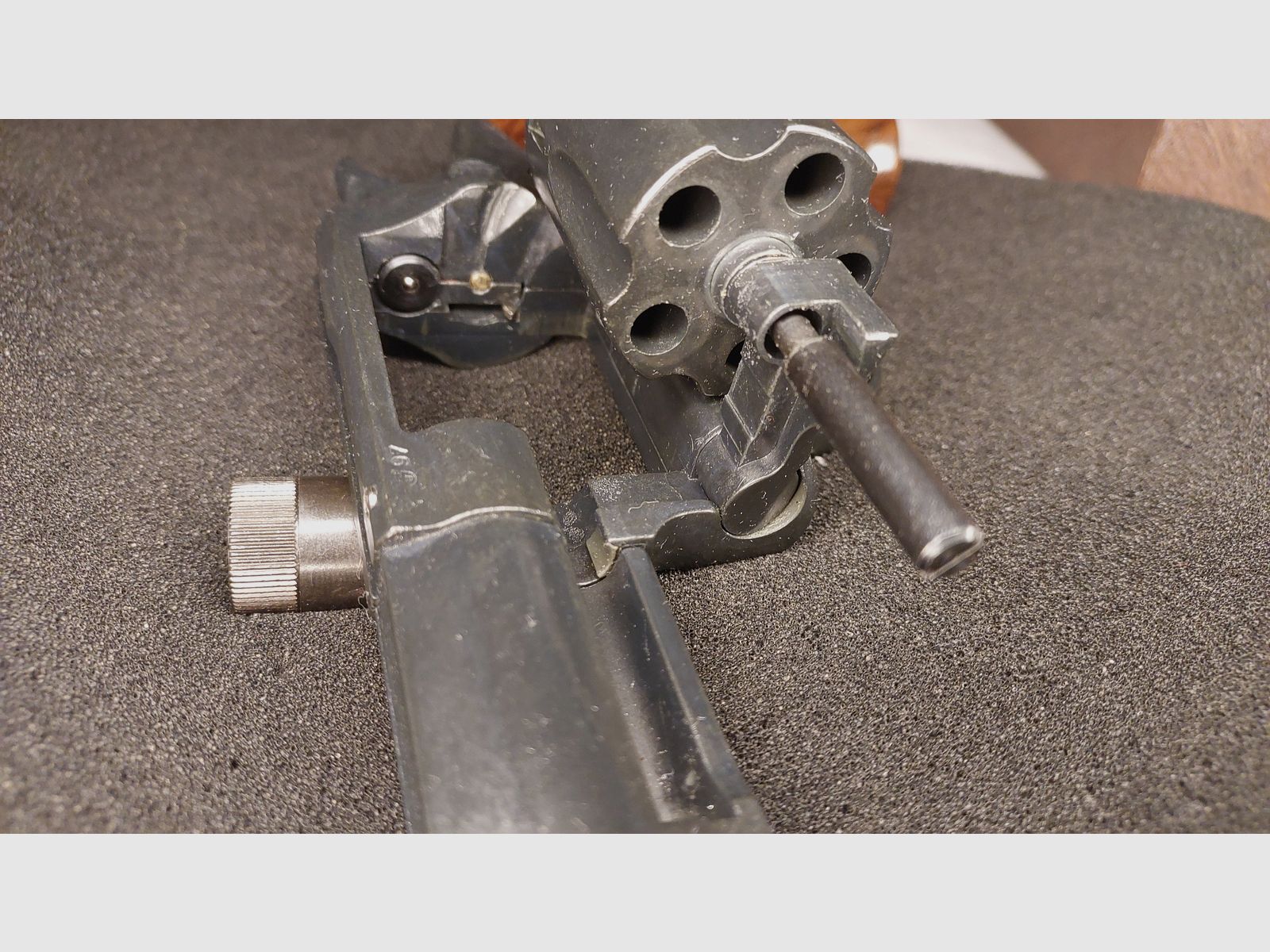 IWG Madlock revólver de detonación, cal. 9 mm R Knall (.380 Knall), PTB 721, "Hecho en Alemania" con funda de hombro de cuero