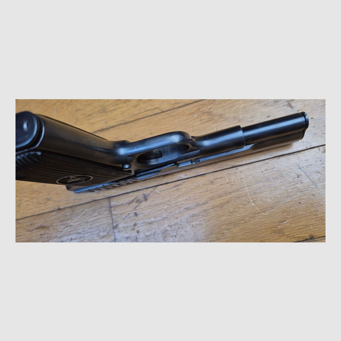 Schöner Tokarev TT-33 Pistol – Sowjetische Waffe von 1945 – Kal. 7,62TT – Arsenal von Ijevsk – Ausgezeichnete Erscheinung ohne Gebrauchsspuren – Sehr gute Mechanik – Wunderschöner Lauf – Originale Griffschalen – TBE+, Bild 10 von 23