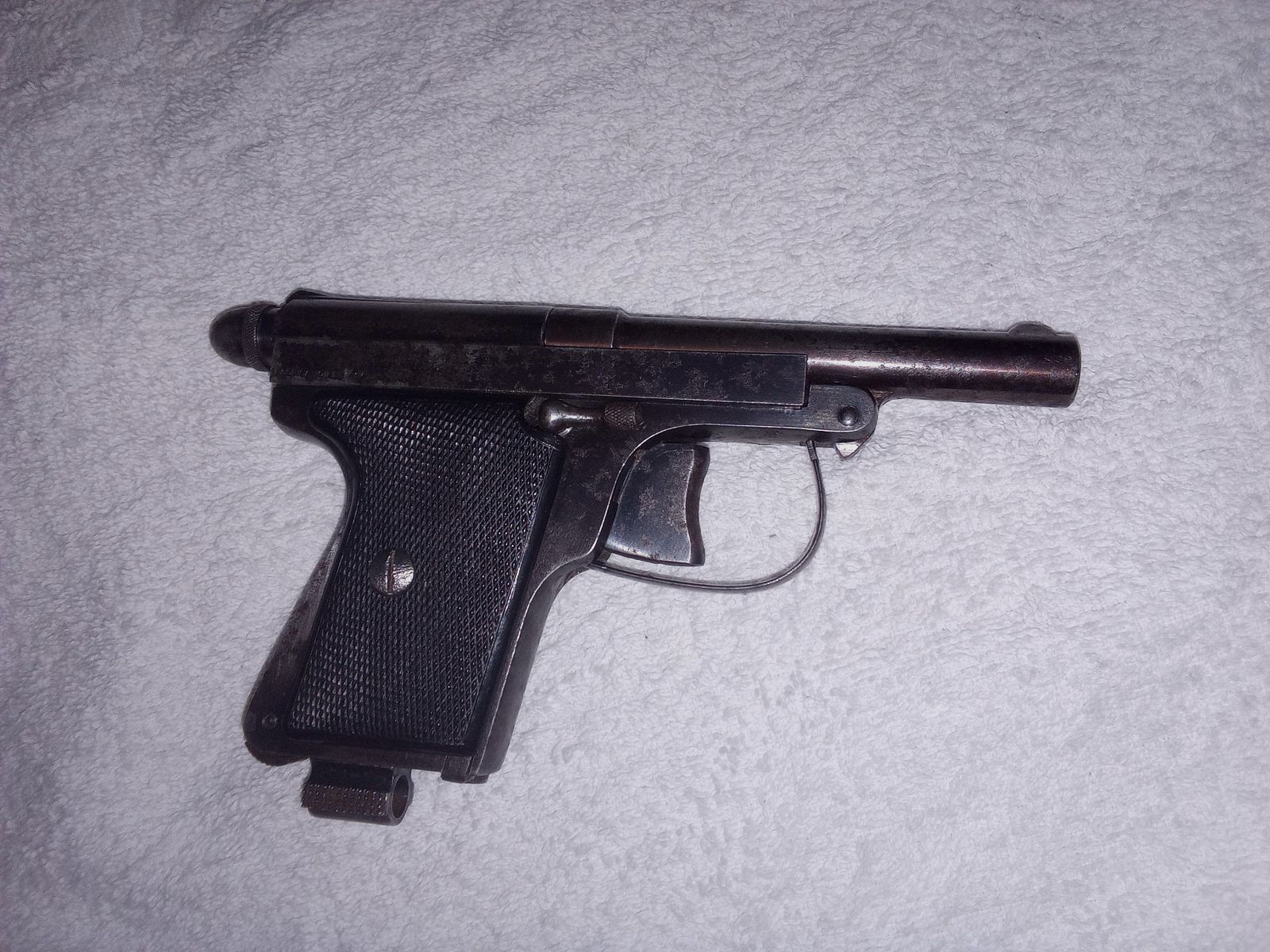 PISTOLET MANUFRANCE Francuski Policjant kal. 6,35 mm ( 25 ACP LUB 25 AUTO ) KATEGORIA B