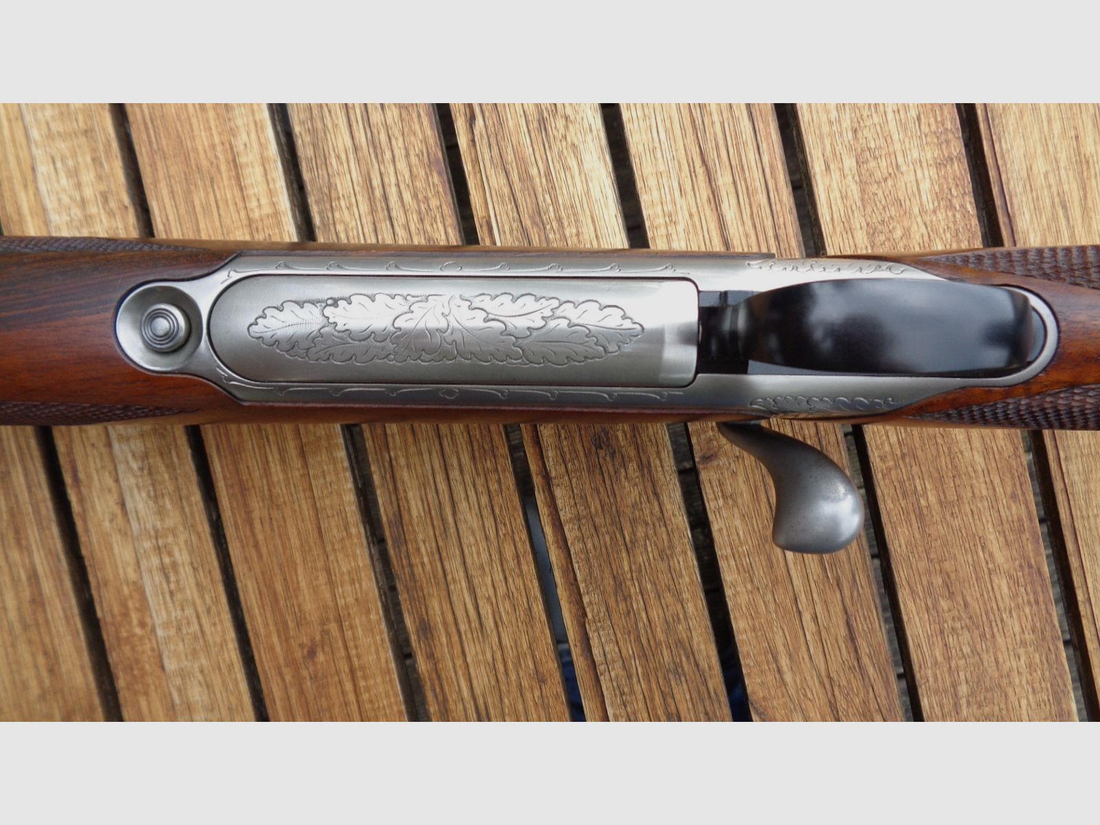 Sauer 202 .375 H&H Europa Luxus E nitriertes Stahlgehäuse Eichenlaub-Gravur ausgesuchtem Nußbaumholz