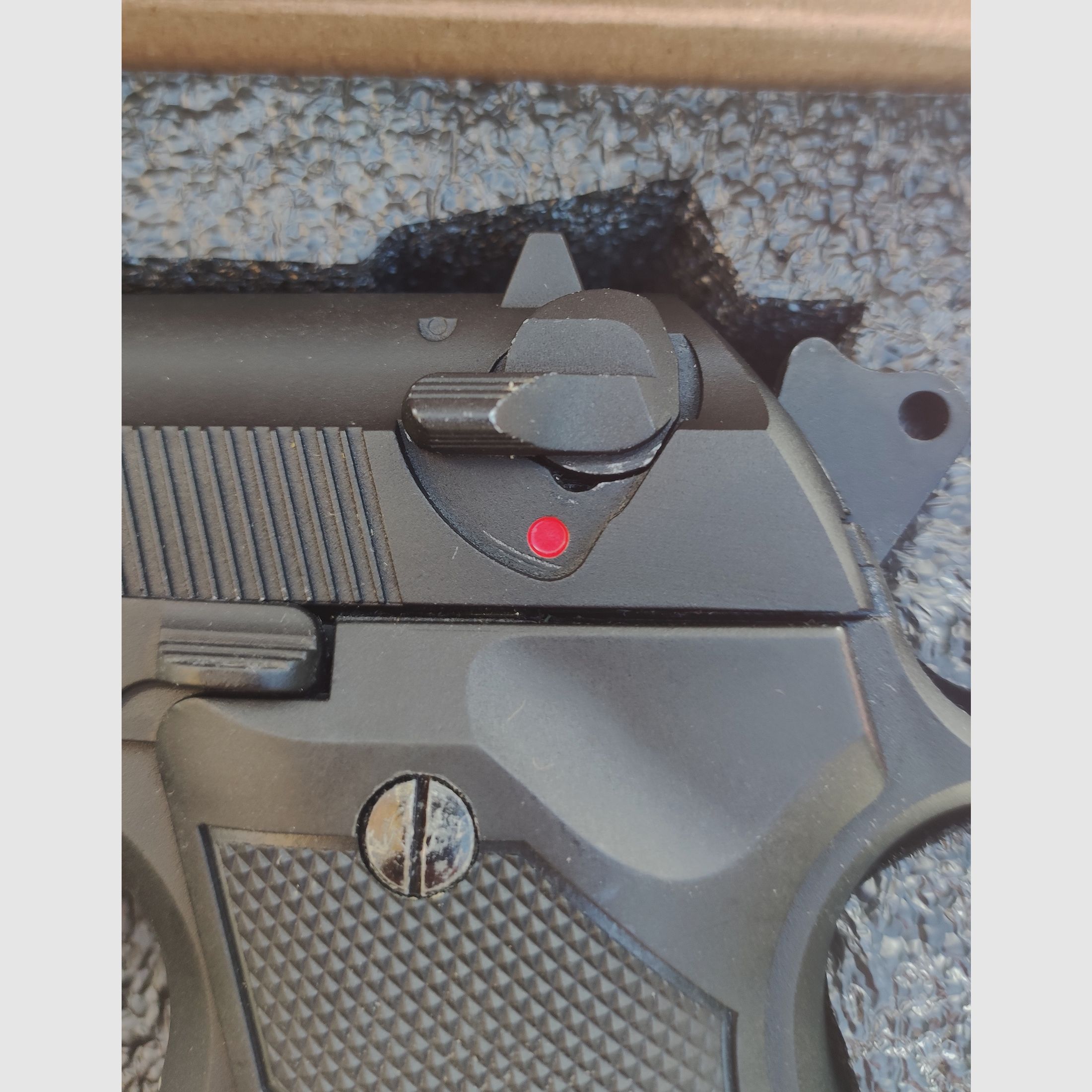 KLI M92 mit Schalldämpfer Vollmetall GBB 6mm BB schwarz 