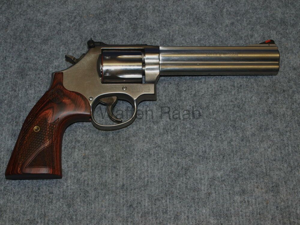 Smith & Wesson S&W 686 Plus DELUXE