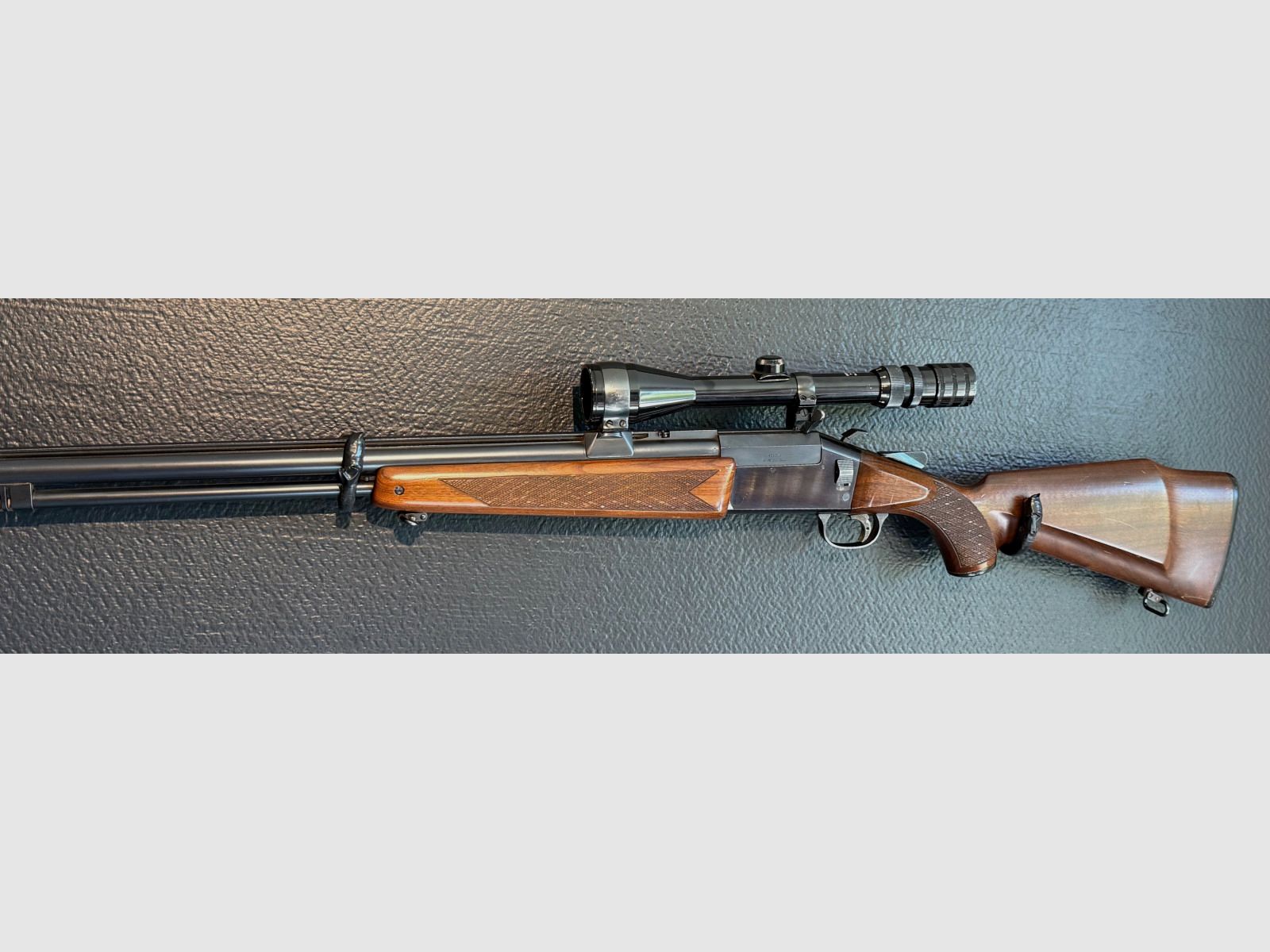 Tikka Bockbüchsflinte Kal. 12/70 & .222 Rem. mit 3–9x40 Zielfernrohr und Mündungsbremse