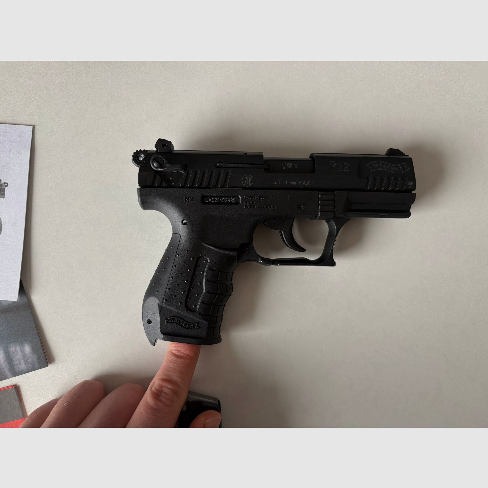 Walther P22 Ready Schreckschuss Pistole 9mm P.A.K. schwarz inkl. Holster und 84 Platzpatronen