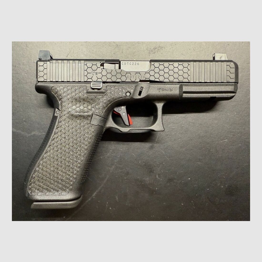 Pistolet Glock Custom Peterssen Gunworks Glock 17 MOS / FS / FXD Hexagone