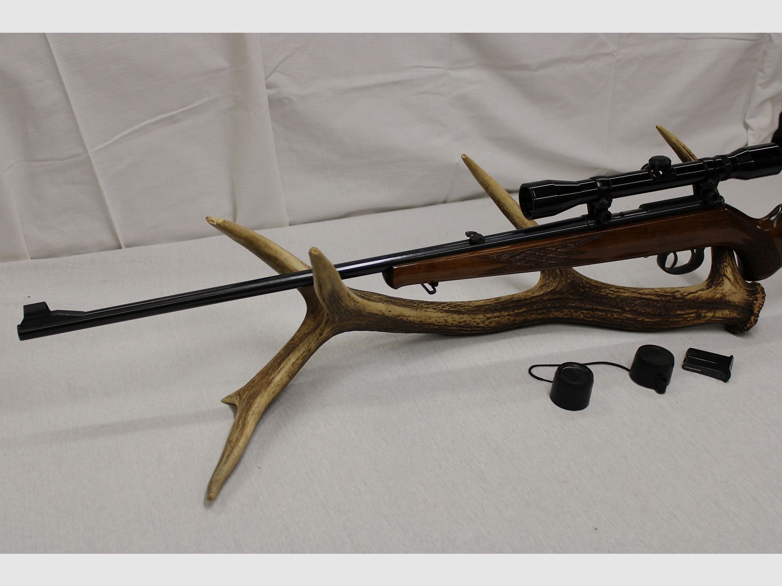 Carabine à répétition Anschütz Mod. 1515/16 .22 Magnum avec Waldläufer 4x32