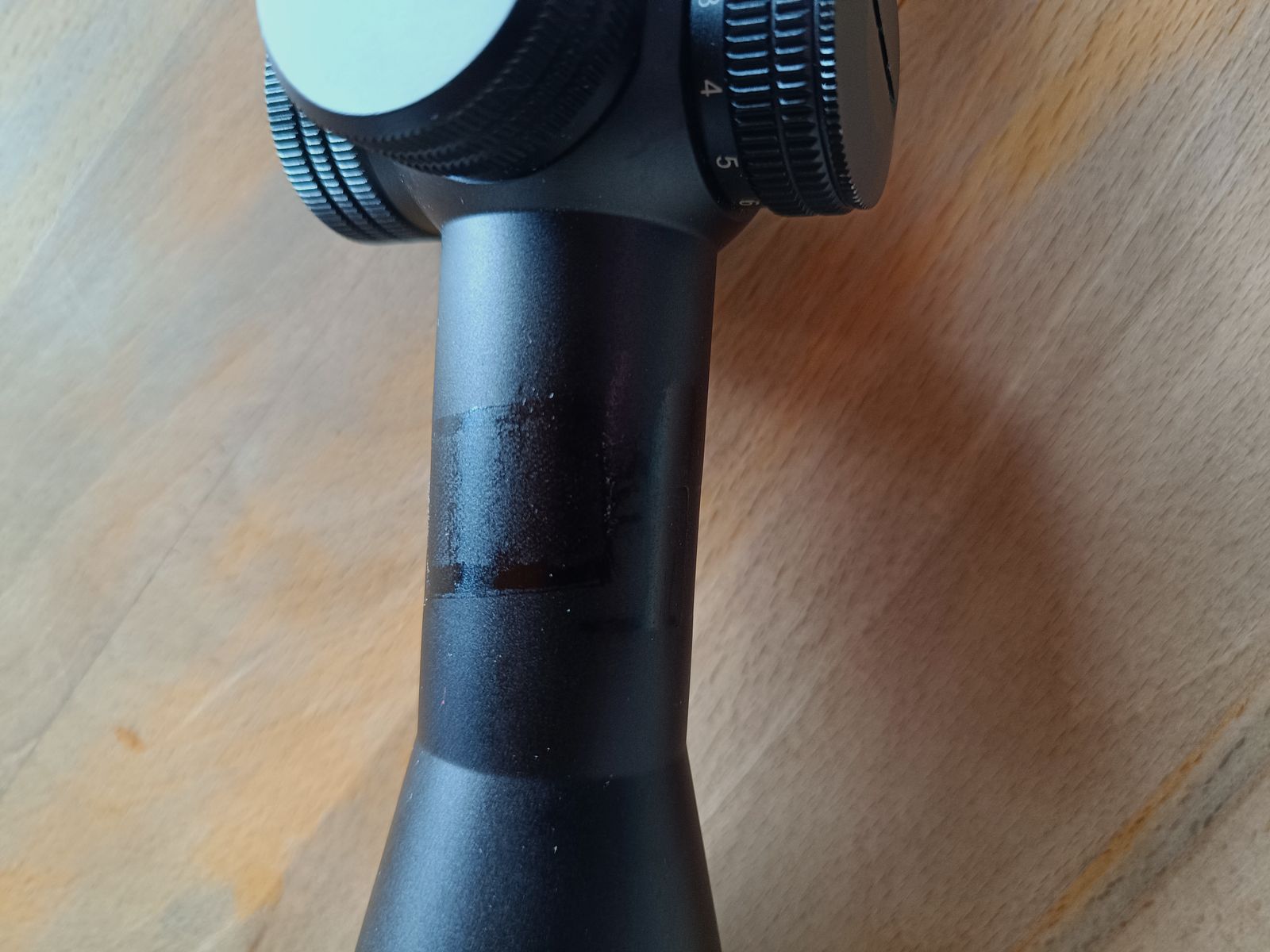 Celownik marki Akah 2,5-10x50 z odpowiednim adapterem Rusan Mar