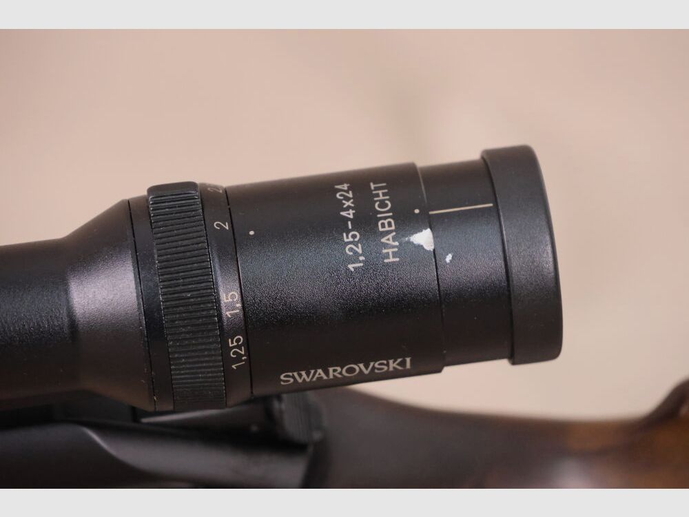 Blaser R93 // Holz // Swarovski mit Leuchtpunkt!!!