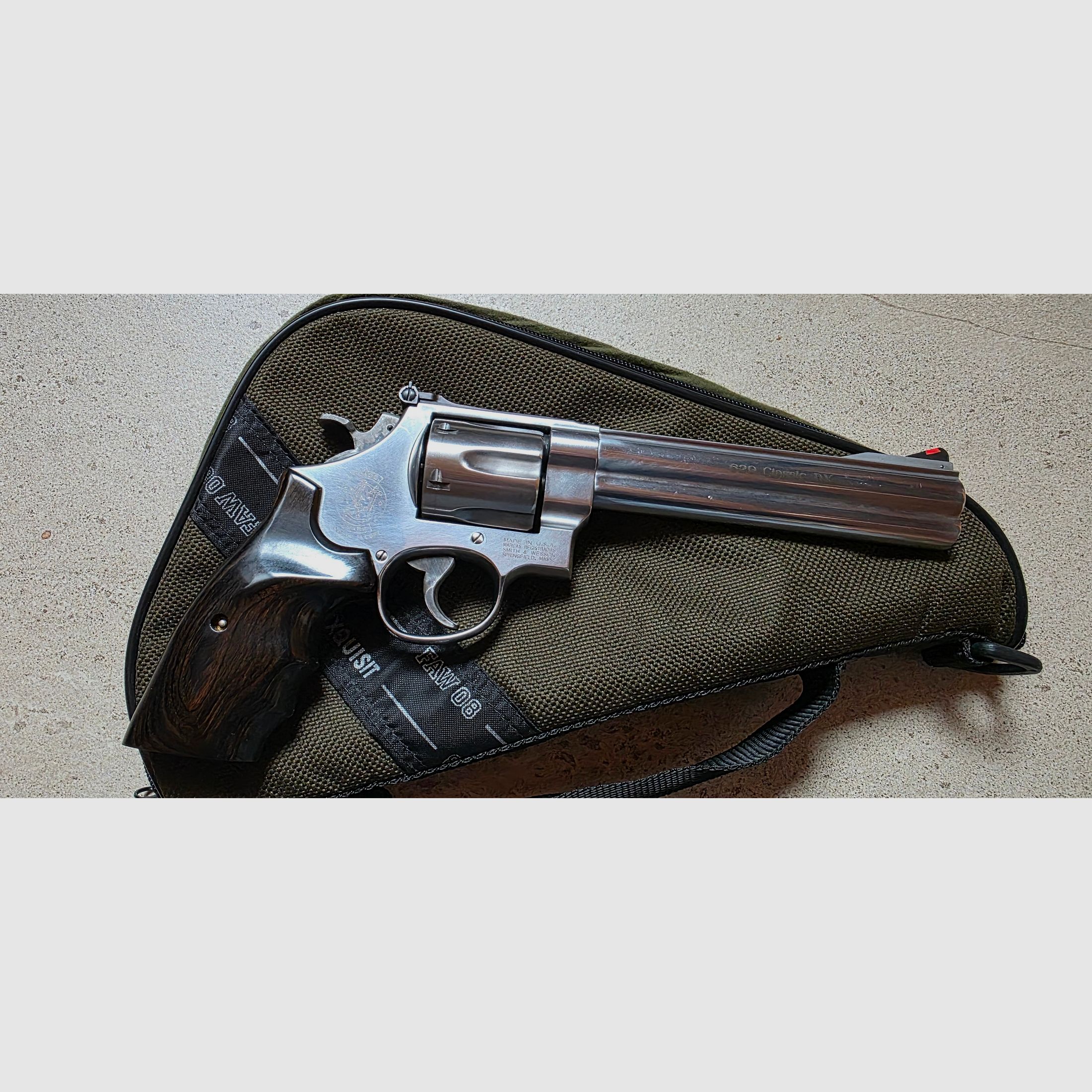 Smith & Wesson 629 Classic DX
