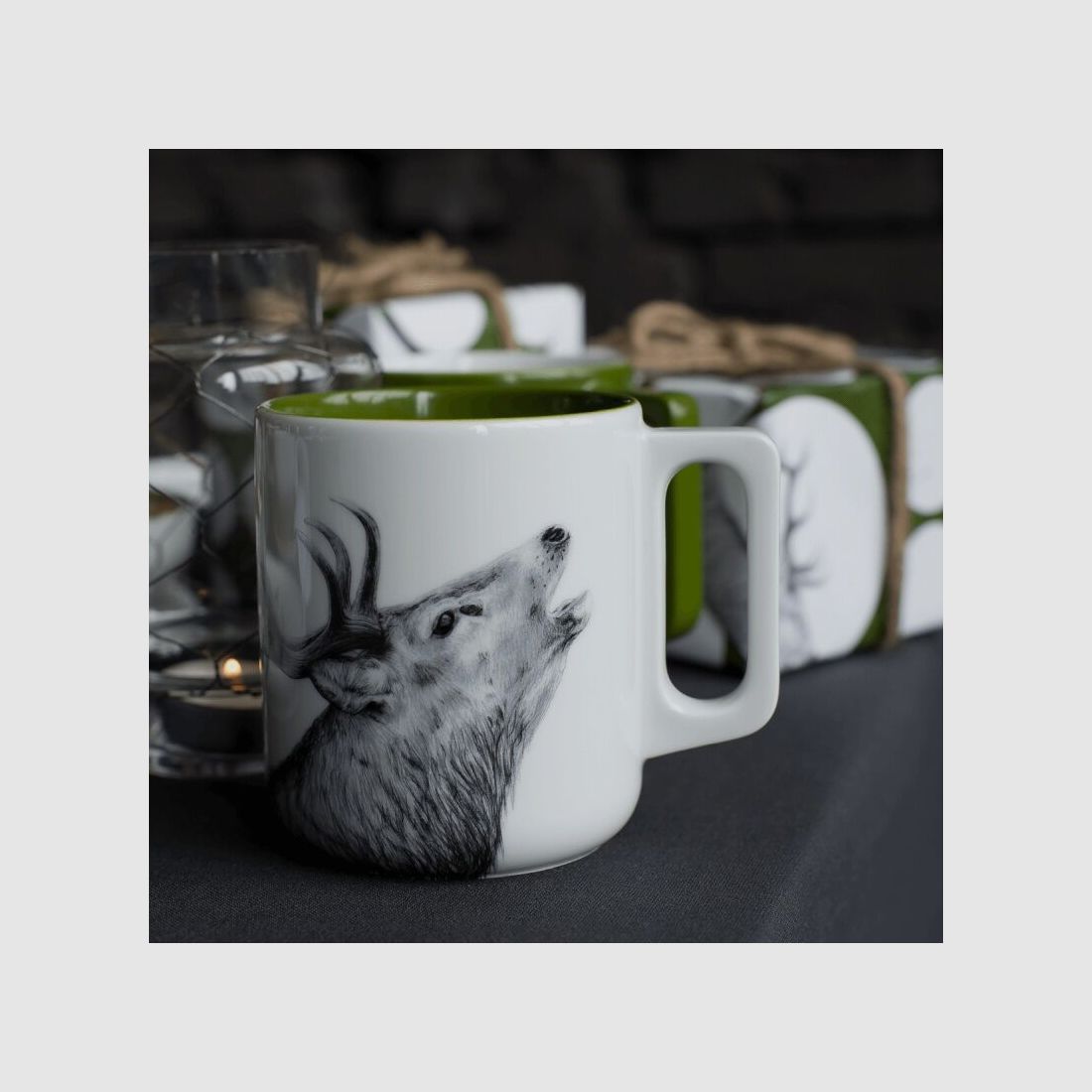 mittelpunkt. Tasse mit Henkel mit Hirschmotiv Unterm Baum 370ml