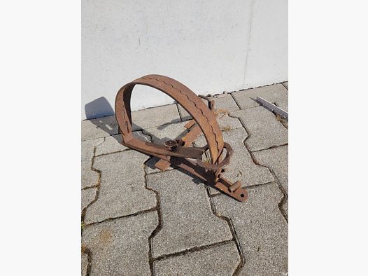 Bear trap decoration 48cm