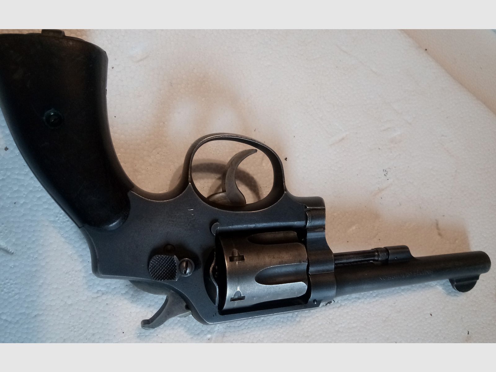 Revolver Smith & Wesson Kal. 38 zusammen mit ca. 80 Schuss Munition