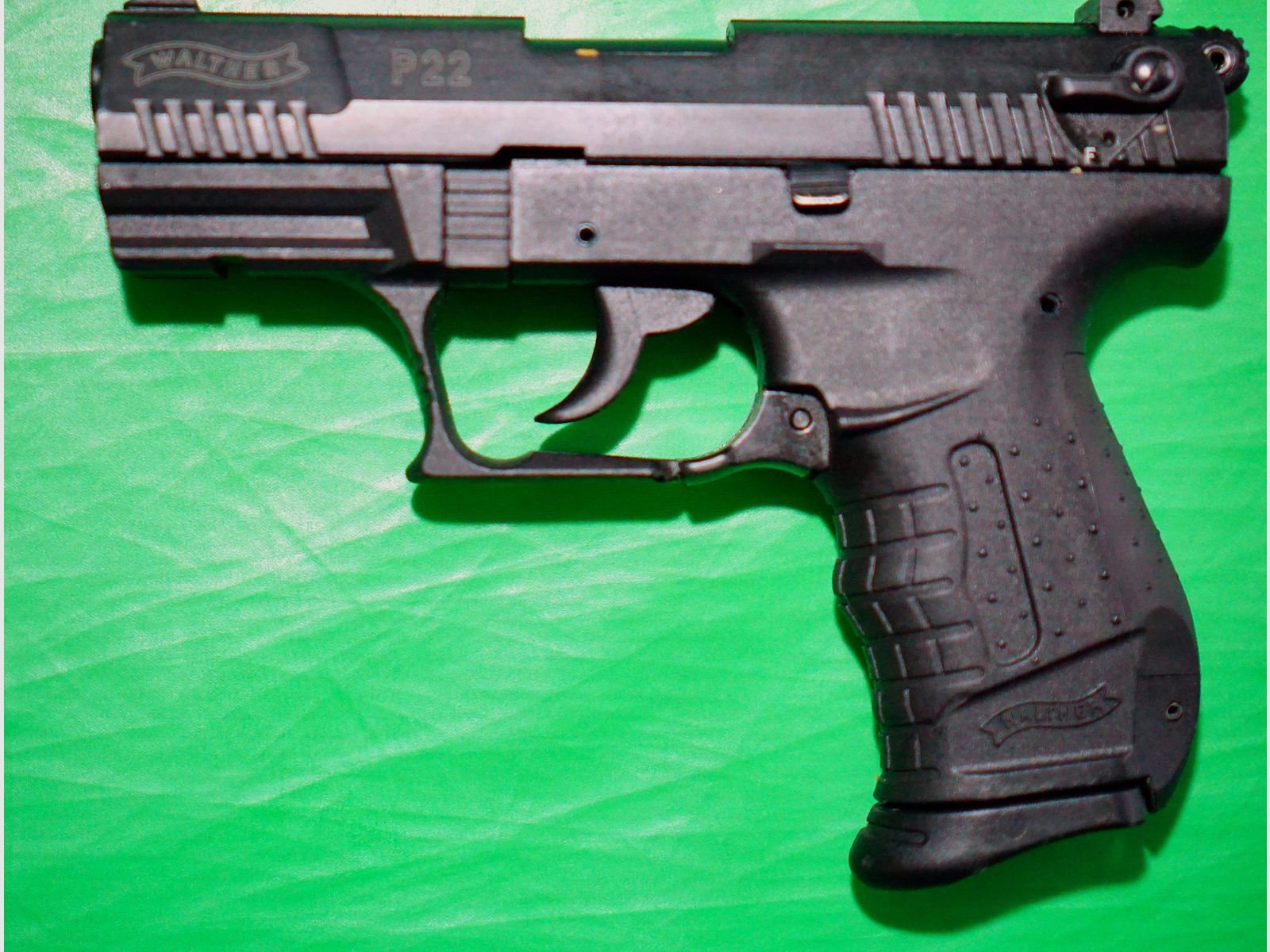 Walther P22 Schreckschuss Pistole 9mm P.A.K. (PTB 778) schwarz mit Lederholster