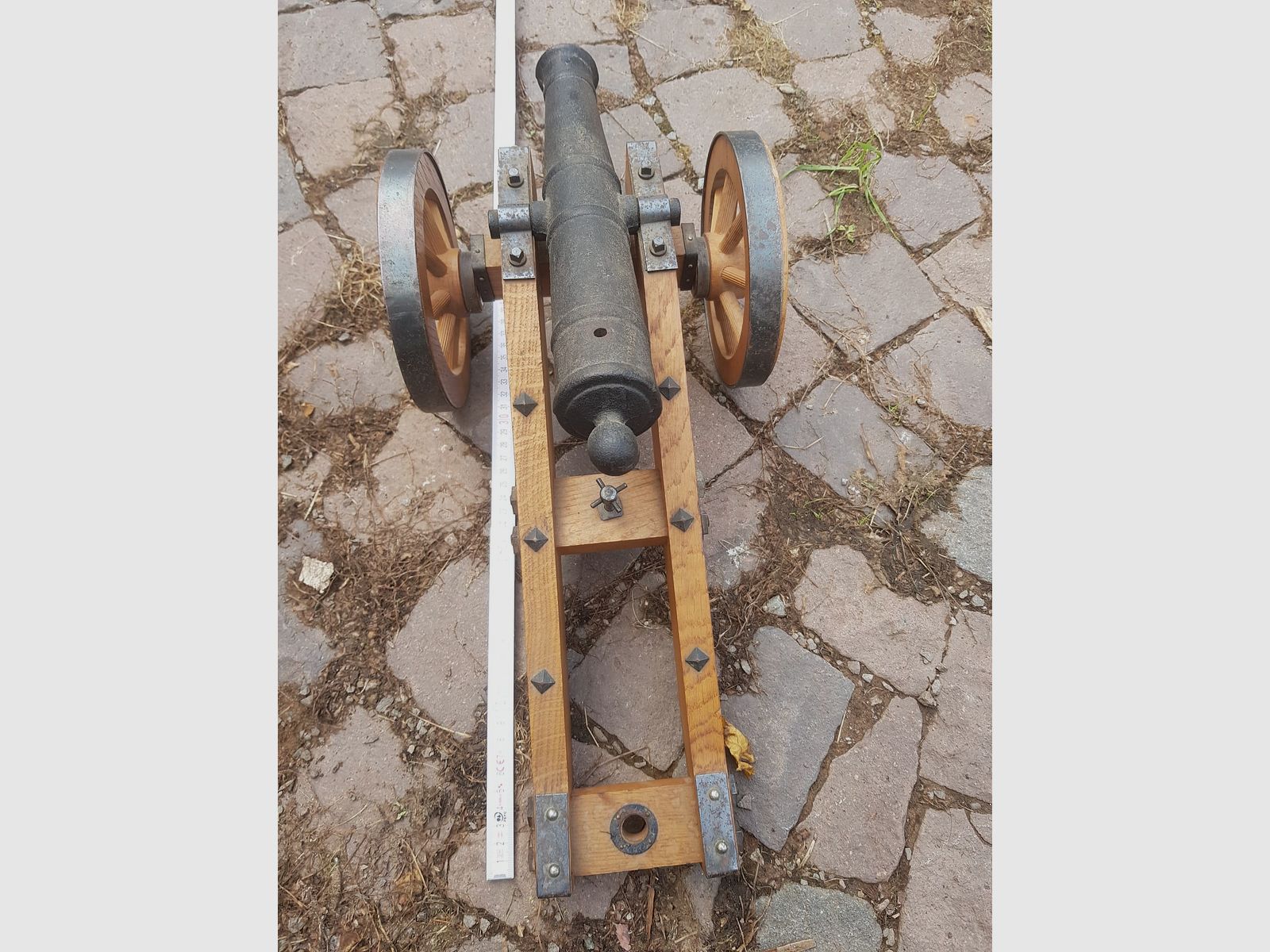 <Vendi due cannoni a avancarica con accessori