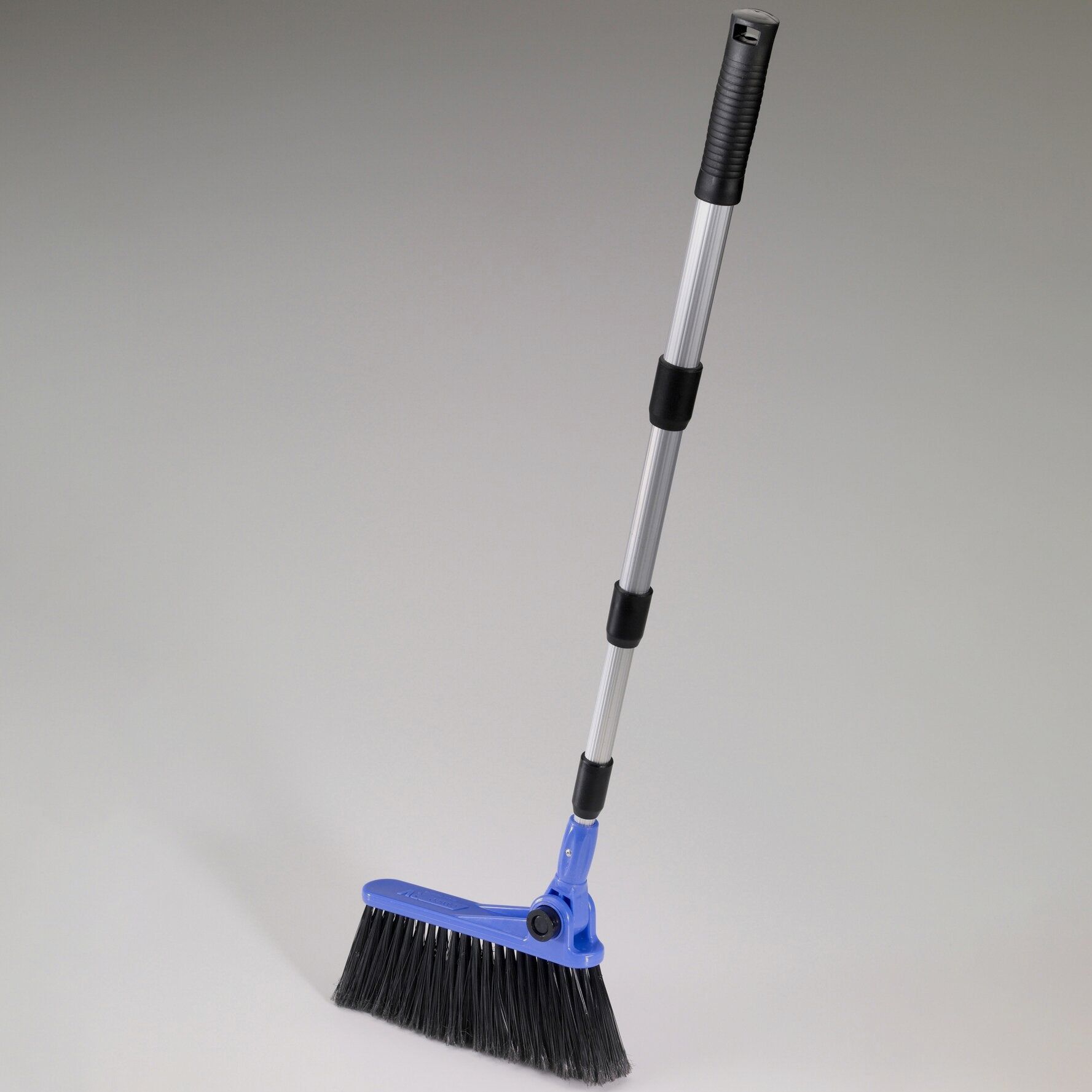 Telescopic brush with dustpan, image 1 of 2