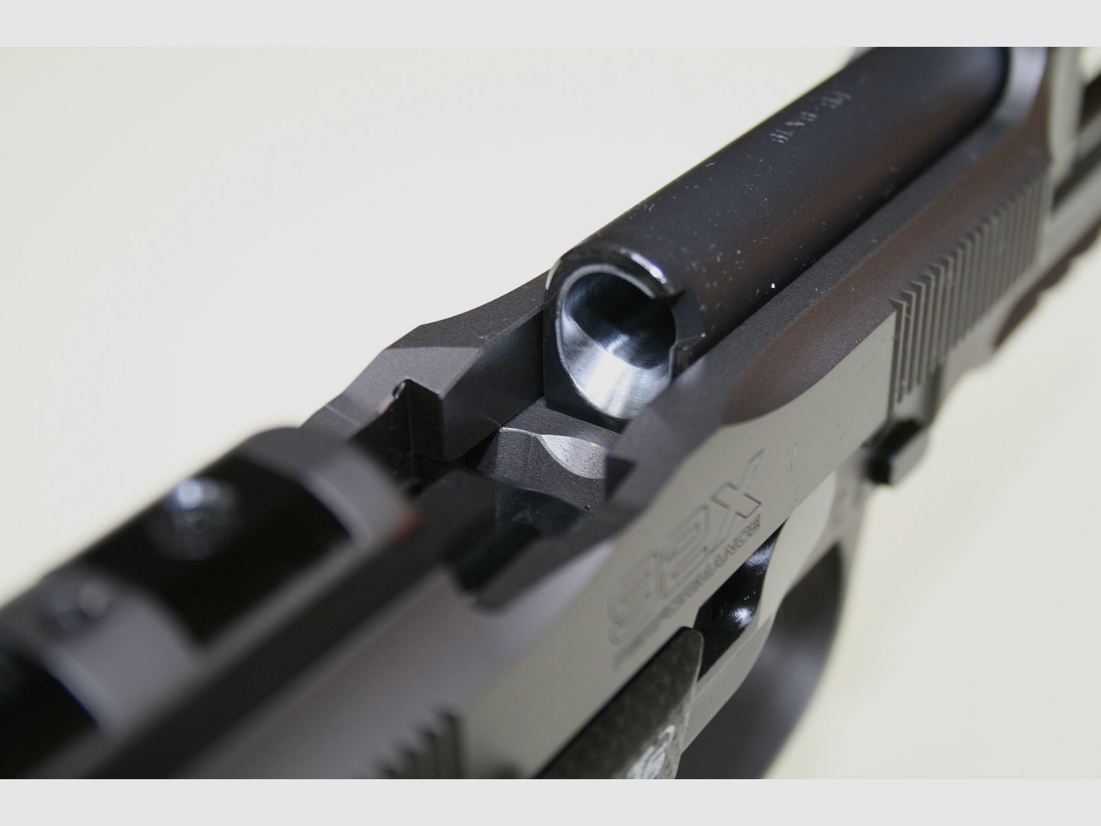Pistole Beretta 92 X Performance Optic Ready Kal. 9×19 Special Make Dunkelgrau, Bild 4 von 8