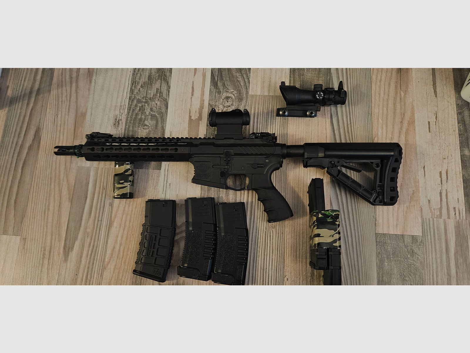 G&G CM16 E.T.U SRL S-AEG inklusive 4 Mid- Caps und 1 High Cap + 2x ACOG Visiere eines von Novritsch