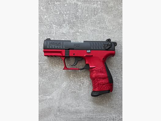 Walther P22Q (9 mm P.A.K.) – niestandardowe czerwone metaliczne wykończenie