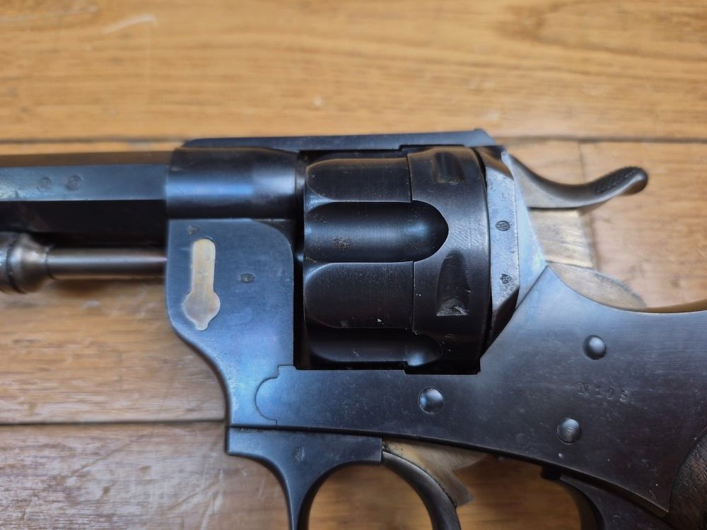 Wunderschöner Offiziersrevolver Modell 1874 – Vollständig monomatrikulierte Waffe – Produktion MAS im Jahr 1875 – Eines der ersten Exemplare, die an den 6. Jäger von Sedan geliefert wurden – Hervorragender Lauf – Mechanisch einwandfrei – Seltenheitszustand! – TBE++, Bild 18 von 25