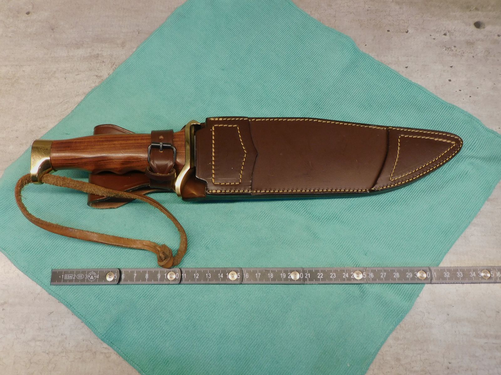 AITOR Messer BOWIE. Ostrze 18,5 cm. Stal wanadowo-molibdenowa z ostrym zakończeniem. Test twardości HRC.