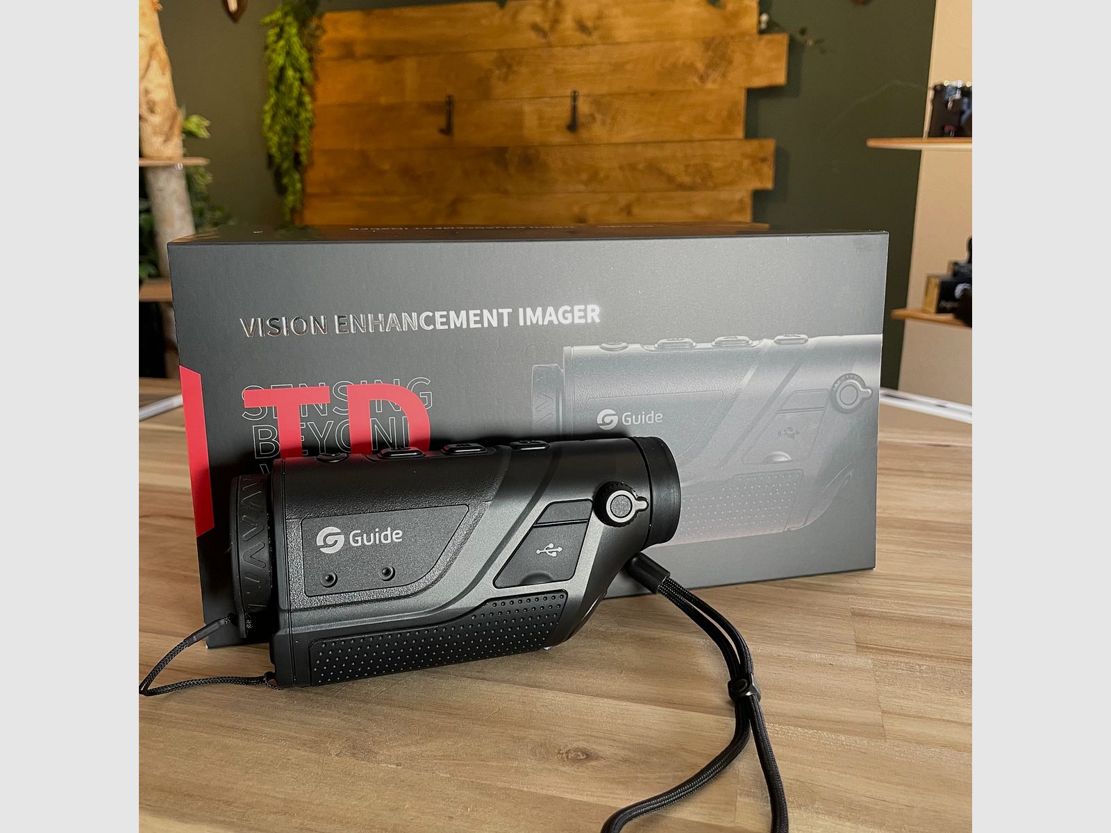 GUIDE TD211 Thermal Imaging Handheld Device - Display Item