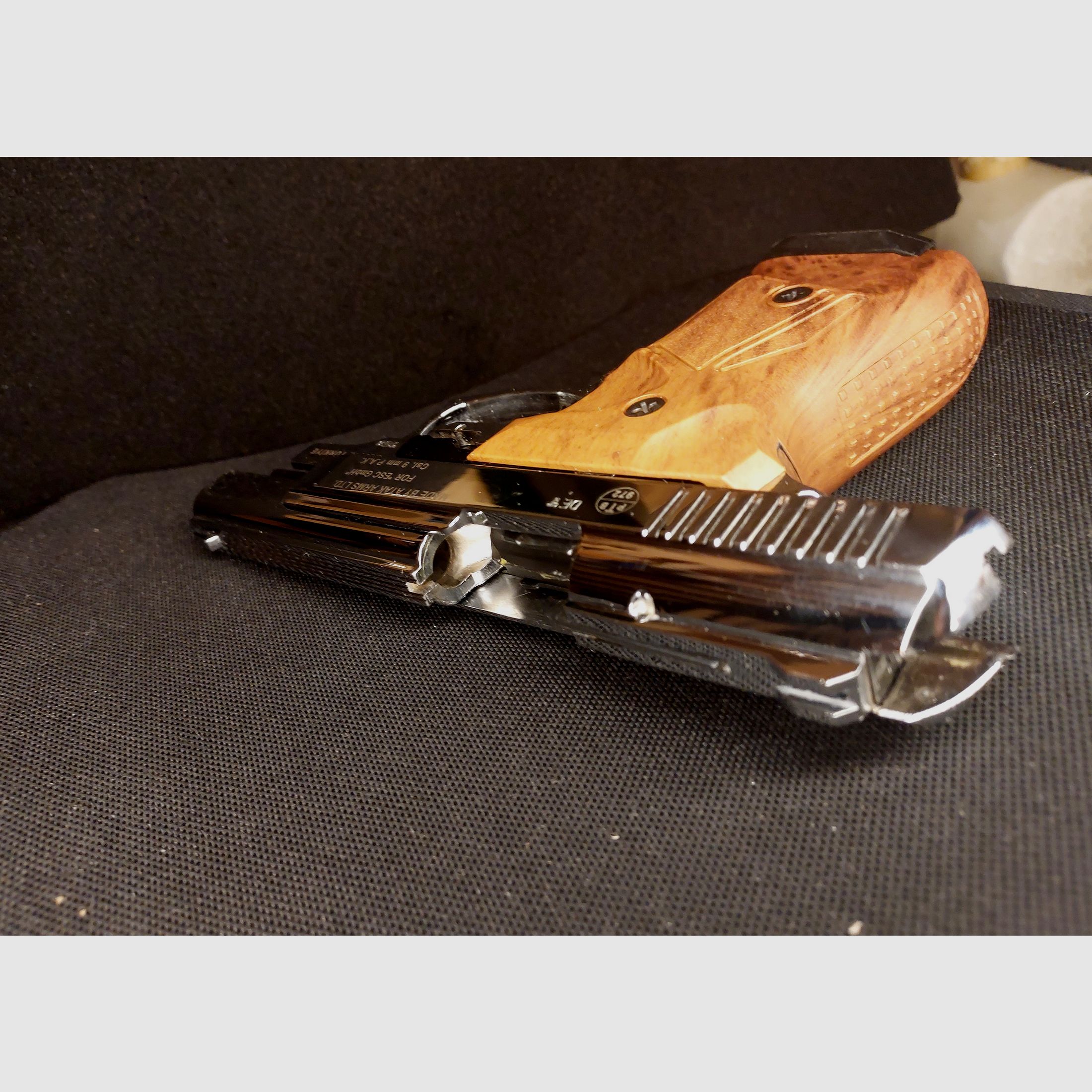 Zoraki 914 blank firing pistol 9mm P.A.K. chrome wood look (PTB 972 !!!) with 2 magazines and 2 pairs of grips - as good as new!