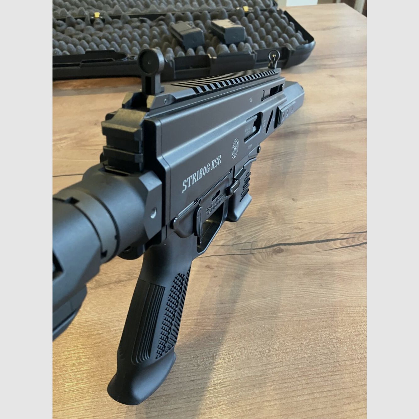 Grand Power Stribog RSR mit höhen- und seitenverstellbaren AR15 Schaft 9mmLuger