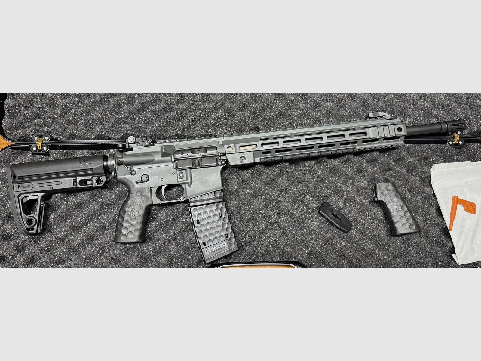 Oberland Arms OA-15 M5 Premium Cerakote Schlachtschiff Grau Kaliber .223 Remington 16,75" Lauf