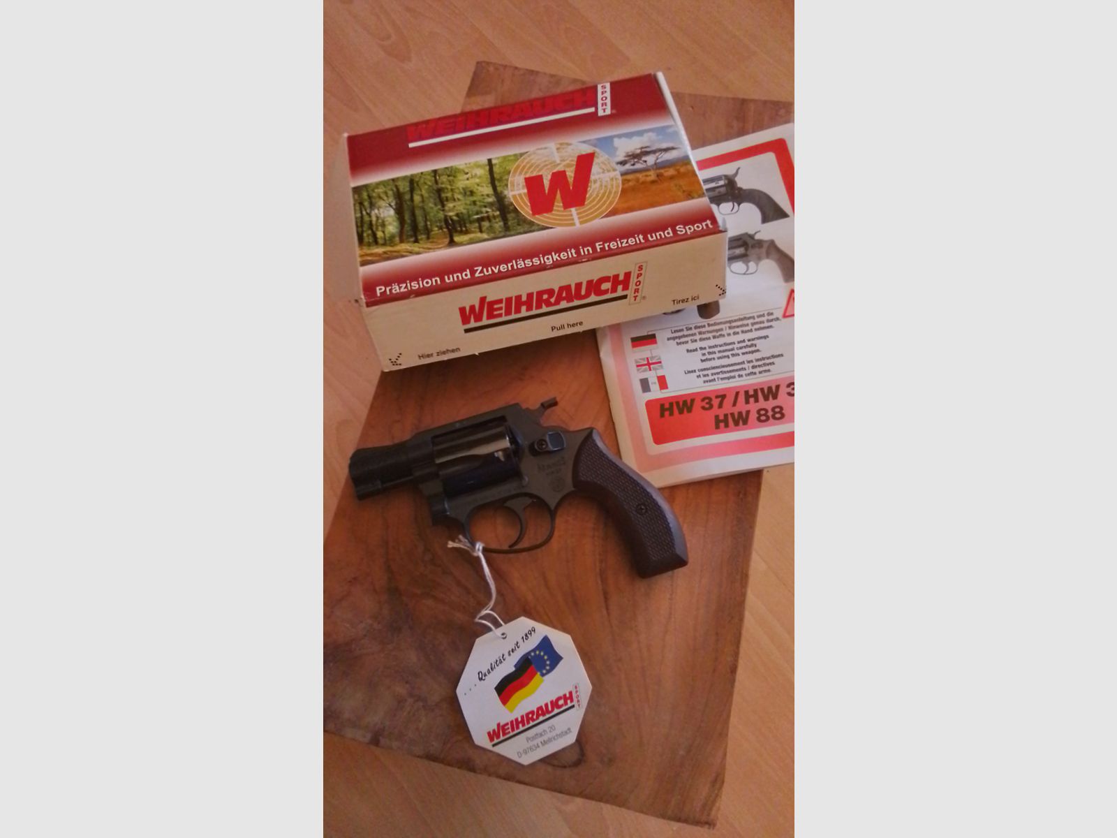 WEIHRAUCH Arminius HW 37  Schreckschussrevolver/ Gasrevolver  9mm knall  Holzgriffschalen Neu 