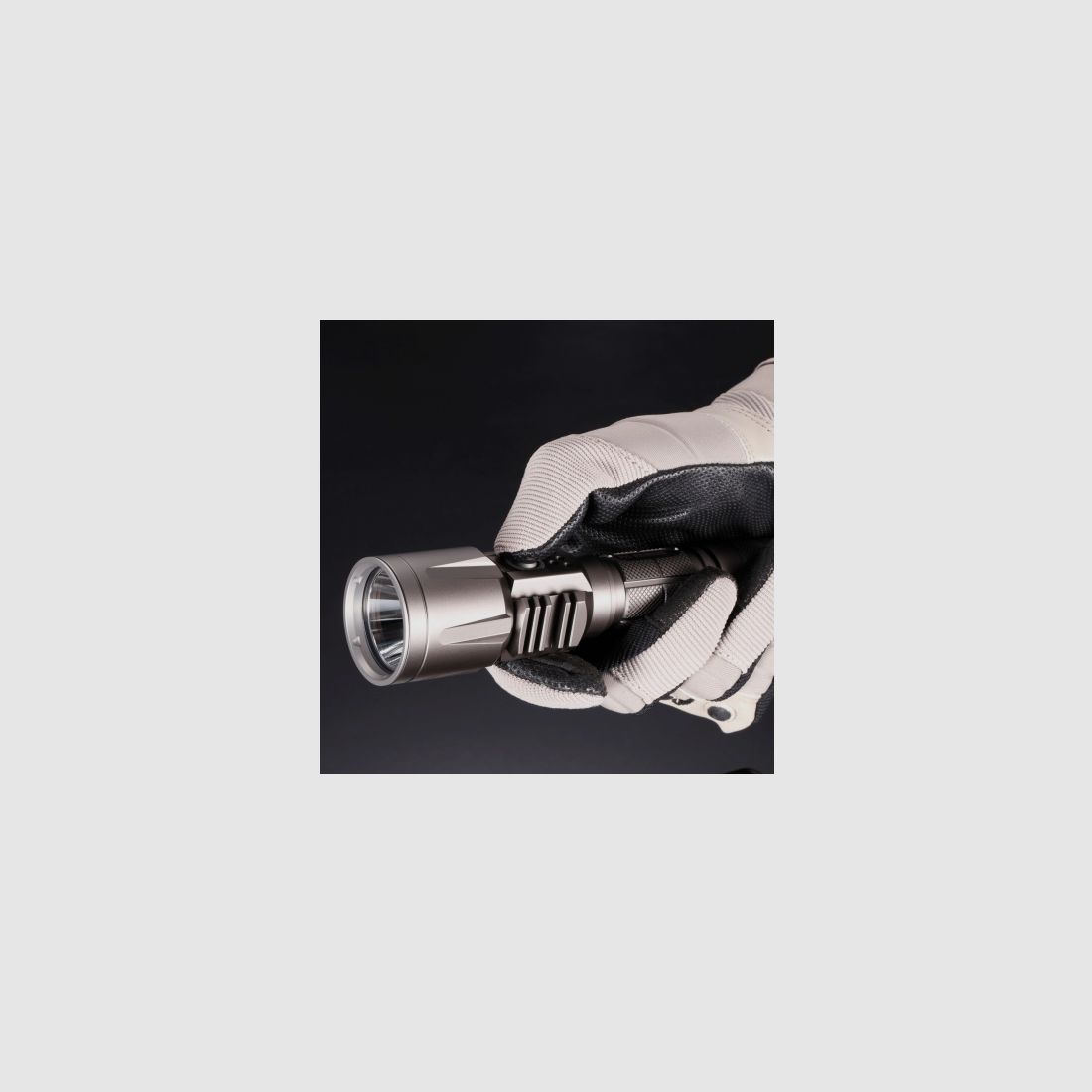 Torcia Nitecore P25 Smilodon 860 lumen, immagine 2 di 28