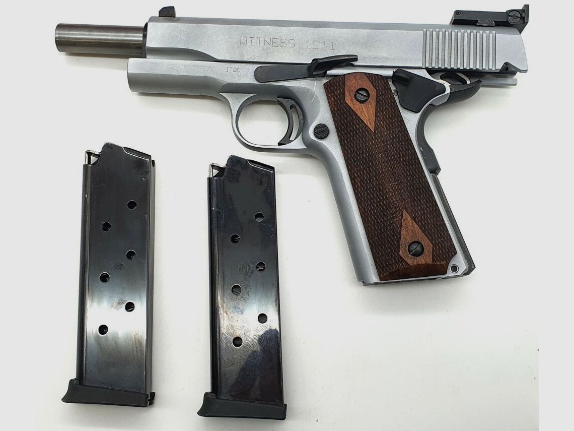 Tangfoglio Witness 1911, used with spare magazine