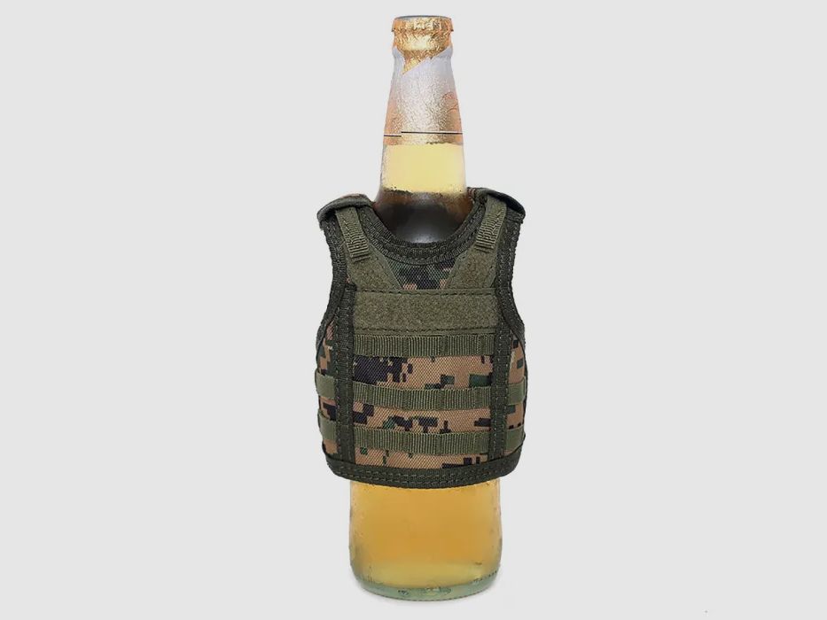 Mini Schutzweste für Bierflasche / Weinflasche / Thermosflasche - Digital-Woodland