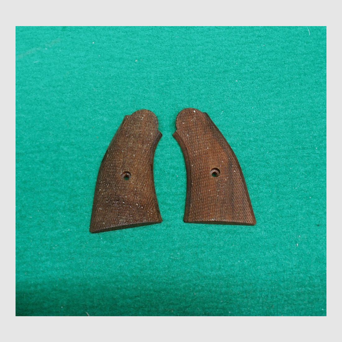 Griffschalen Holz, mit Fischhaut