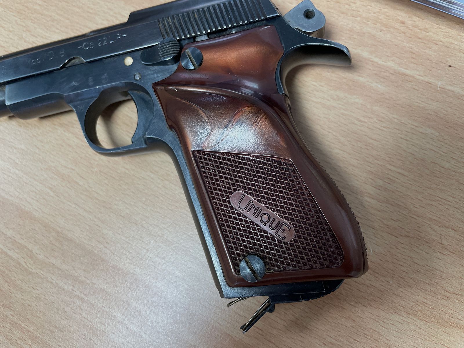 Pistole Unique D.6 Kaliber 22