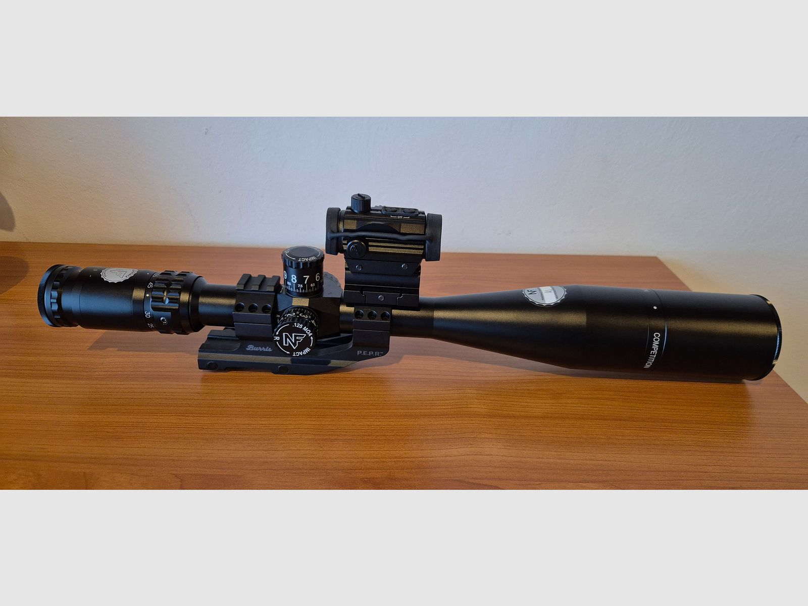 Nightforce 15-55x52 Compettion FCR-1 mit  Bussis Schiene P.E.P.R.7M und Feyachi RDS-36 Red Dot Visier 1x22mm 5 MOA Rot & Grün Rotpunktvisier