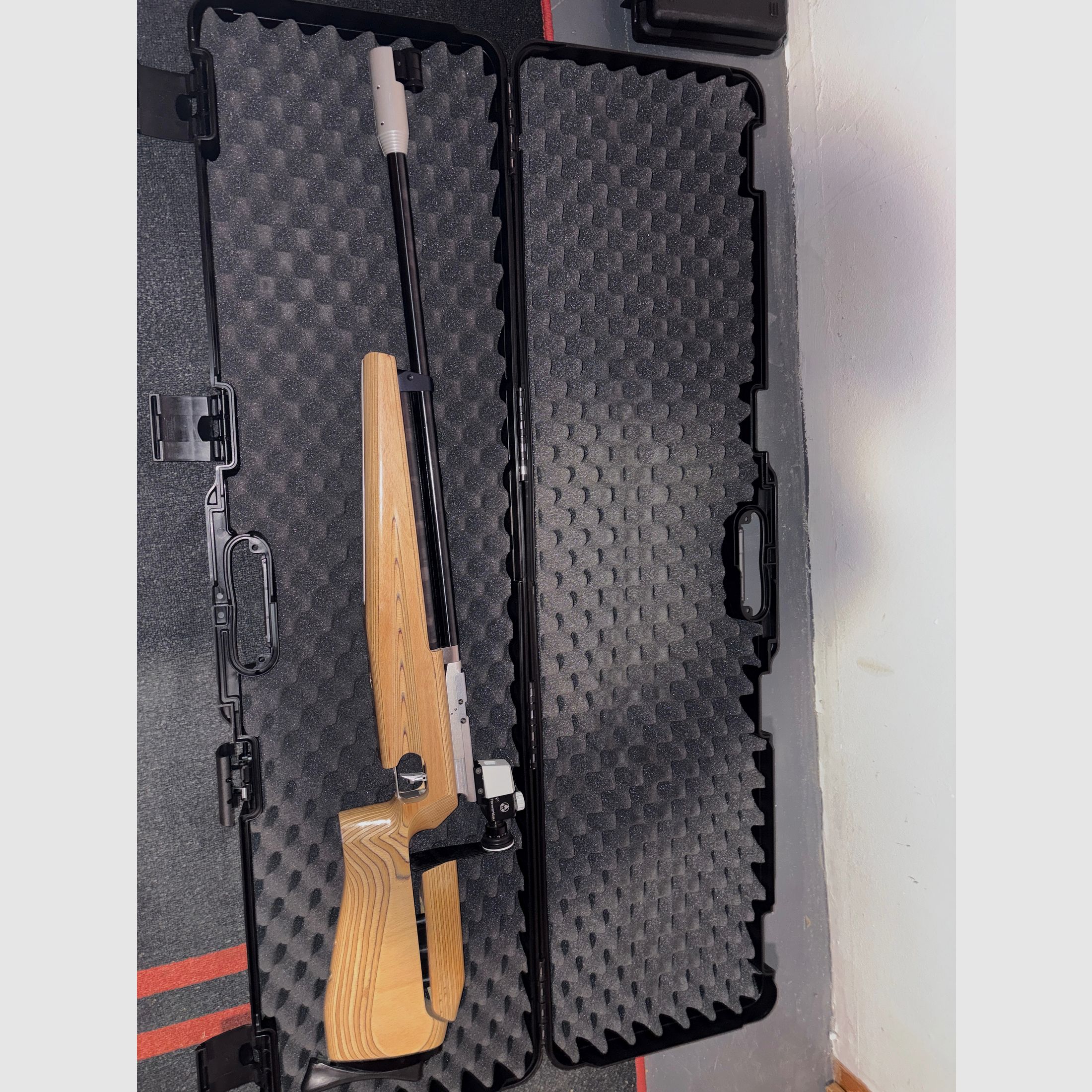 Feinwerkbau 601 Match-Luftgewehr + Gegenlichtblende, Dichtungen erneuert, abschließbarer Koffer