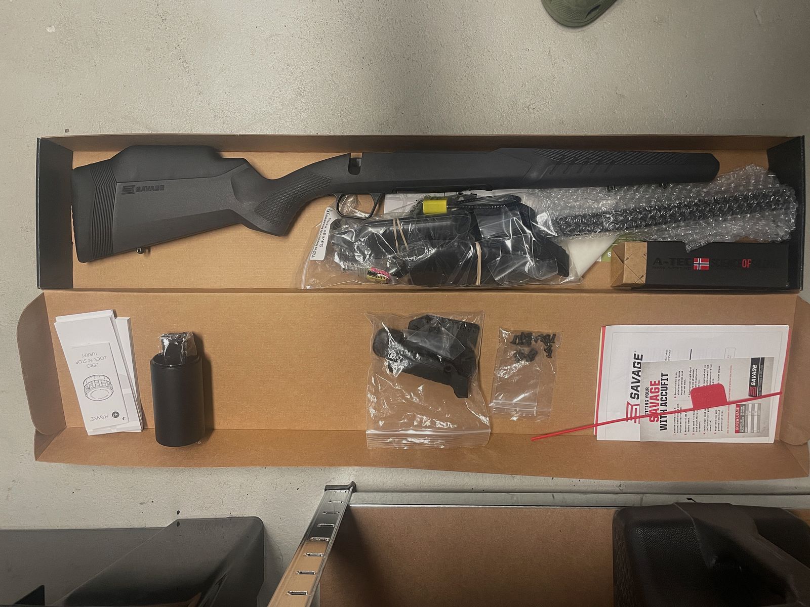 Savage Arms 110 Tactical Hunter in MDT XRS-Chassis, Komplett-Paket mit Schalldämpfer