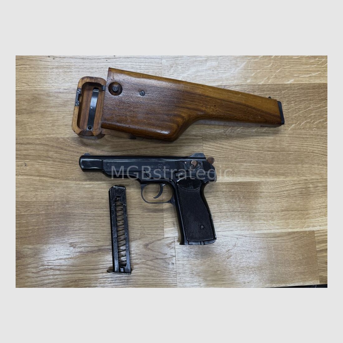 Stetschkin APS - halbautom. Pistole 9mm Makarov mit Schaft