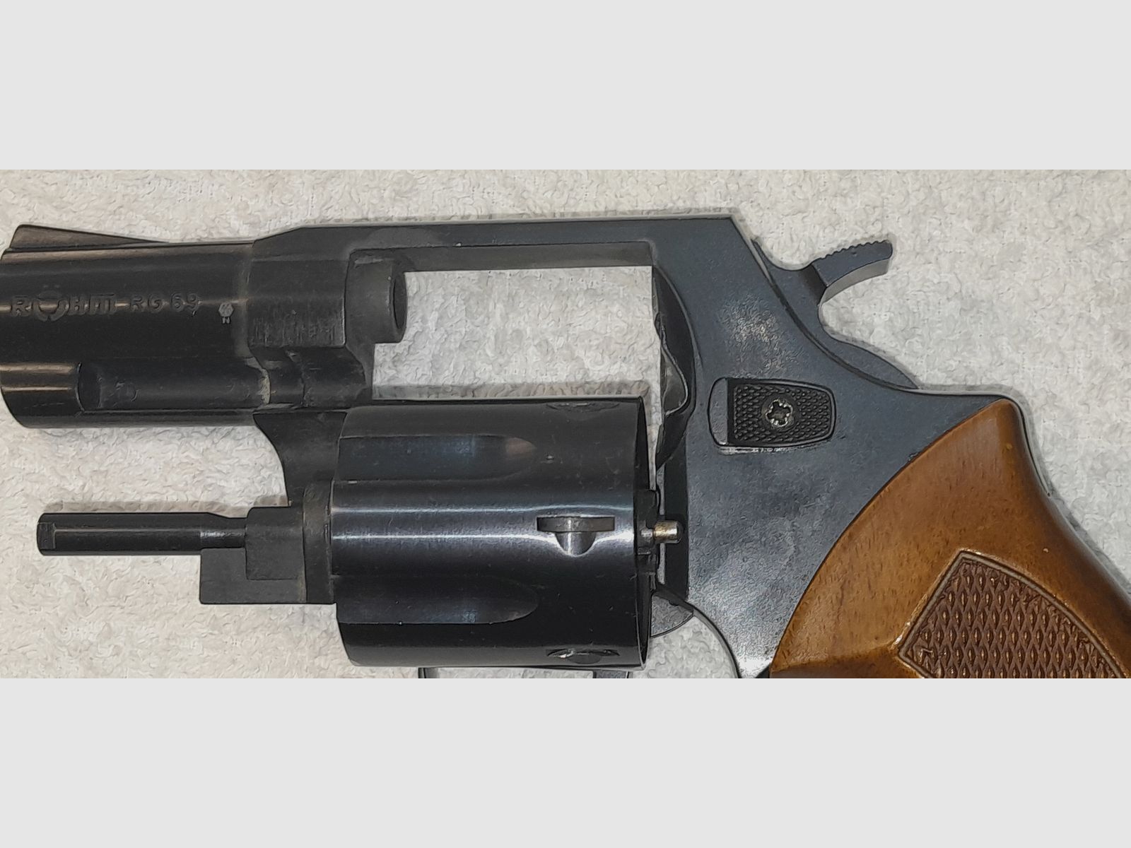 Röhm RG 69 blank firing revolver with steel cylinder and real wood grip, incl. 48 pieces of blank cartridges