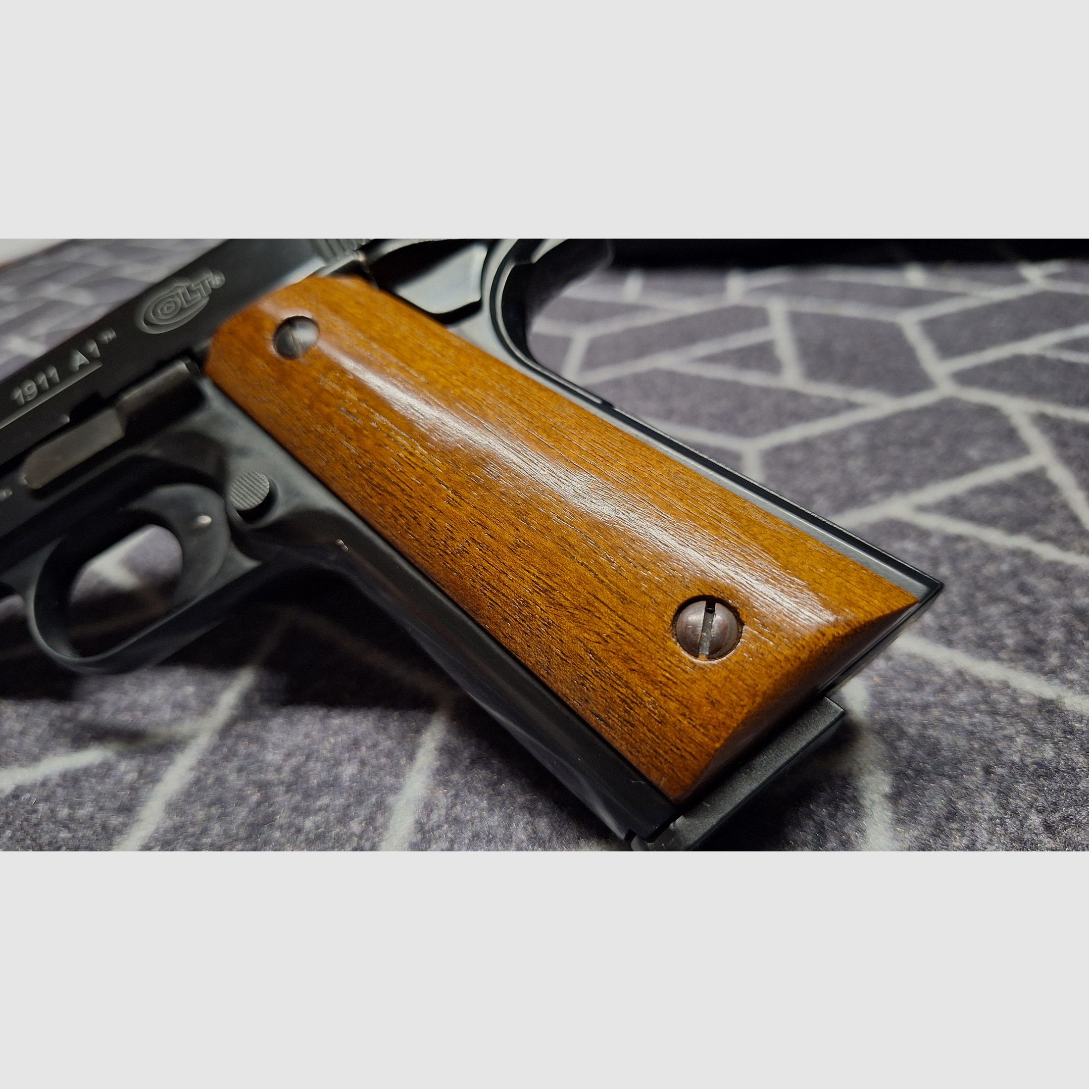 Colt Government 1911 A1 SRS pistol black wooden grips 9 mm P.A.K. new!